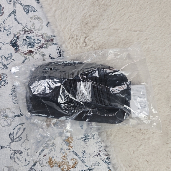 Lululemon Everywhere Belt Bag Black with Silver Hardware NWT in BAG LU9AX2S - Picture 5 of 5